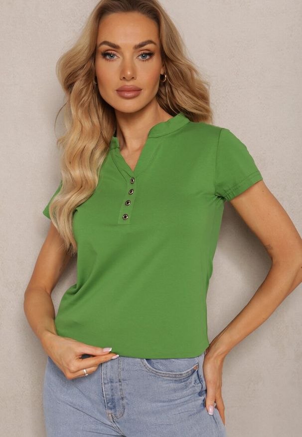 Renee - Zielony Bawełniany T-shirt z Guzikami przy Dekolcie Wialina. Okazja: na co dzień, na spacer. Kolor: zielony. Materiał: bawełna. Styl: klasyczny, casual