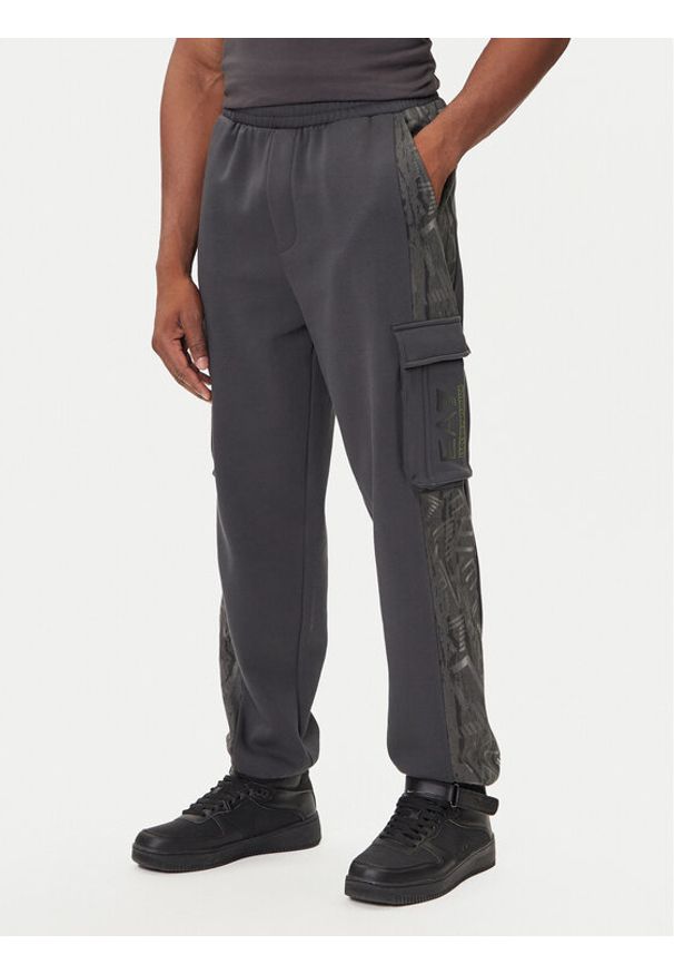 EA7 Emporio Armani Spodnie dresowe 7M001132 AF16549 U8117 Szary Regular Fit. Kolor: szary. Materiał: bawełna
