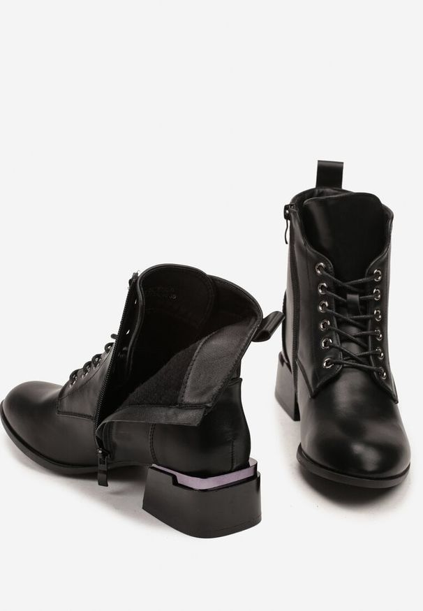 Born2be - Czarne Sznurowane Botki Vices na Obcasie Klocku z Geometrycznym Zdobieniem Falassea. Okazja: na co dzień. Kolor: czarny. Materiał: koronka. Wzór: geometria, aplikacja. Obcas: na obcasie. Styl: casual, elegancki. Wysokość obcasa: średni