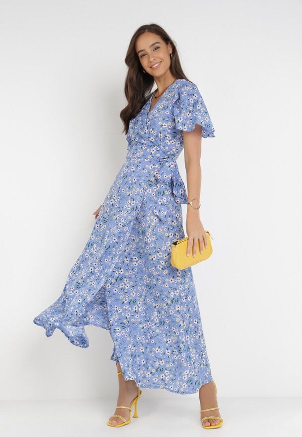 Born2be - Niebieska Sukienka Theminophe. Okazja: na co dzień. Kolor: niebieski. Materiał: tkanina, wiskoza, materiał. Wzór: kropki. Typ sukienki: rozkloszowane, kopertowe, proste. Styl: casual. Długość: maxi