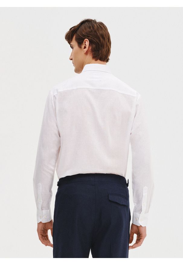 Pako Lorente - PAKO LORENTE – Biała koszula z lnu i bawełny. Kolor: niebieski, biały. Materiał: bawełna, len. Długość rękawa: długi rękaw. Długość: długie. Sezon: wiosna, lato