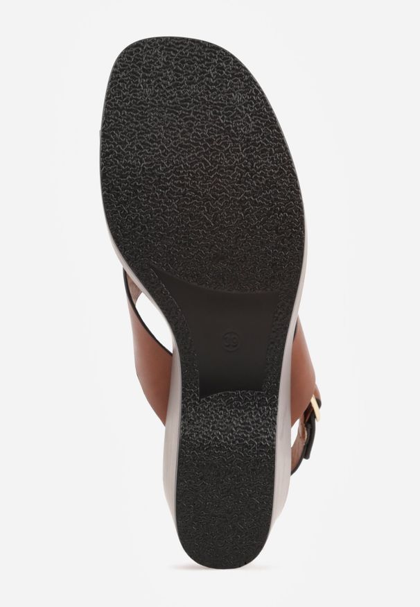 Born2be - Jasnobrązowe Sandały na Koturnie i Platformie Ozdobione Dwoma Paskami Daphnone. Okazja: na co dzień. Zapięcie: pasek. Kolor: brązowy. Materiał: jeans. Wzór: aplikacja. Obcas: na koturnie. Styl: casual, elegancki