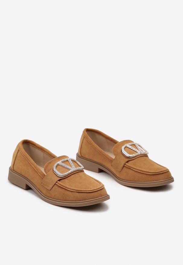Renee - Brązowe Mokasyny Ozdobione Klamerką i Cyrkoniami z Ekozamszu Ahira. Kolor: brązowy. Wzór: aplikacja. Styl: boho, vintage, retro