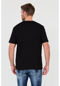 Just Cavalli - JUST CAVALLI Czarny t-shirt Logo Over. Kolor: czarny