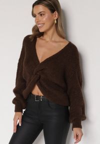 Born2be - Brązowy Sweter Oversize z Domieszką Wełny z Oryginalnym Dekoltem Lawedia. Okazja: na co dzień. Kolor: brązowy. Materiał: wełna. Styl: casual, elegancki, klasyczny #6