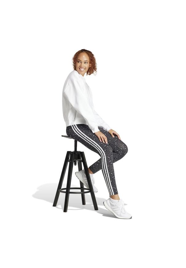 Adidas - Legginsy fitness damskie ADIDAS. Kolor: wielokolorowy, czarny. Materiał: bawełna, materiał, elastan. Wzór: motyw zwierzęcy. Sport: fitness