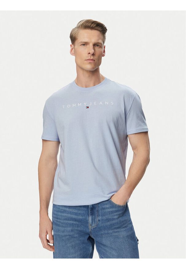 Tommy Jeans T-Shirt DM0DM20744 Niebieski jasny Regular Fit. Kolor: niebieski. Materiał: bawełna
