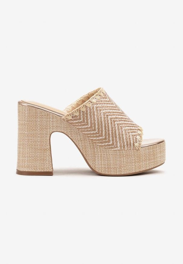 Born2be - Szampańskie Klapki na Obcasie i Platformie z Geometrycznym Wzorem Udivisa. Okazja: na co dzień. Kolor: złoty. Materiał: jeans. Wzór: geometria. Obcas: na obcasie. Styl: elegancki, casual. Wysokość obcasa: średni