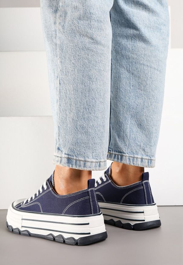 Born2be - Granatowe Trampki na Grubej Podeszwie pod Kostkę Adsoria. Okazja: na co dzień. Zapięcie: sznurówki. Kolor: niebieski. Materiał: jeans. Styl: klasyczny, casual