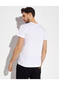 Versace Jeans Couture - VERSACE JEANS COUTURE - Biała koszulka z logo. Kolor: biały. Materiał: bawełna
