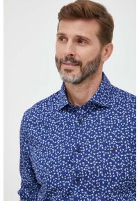 TOMMY HILFIGER - Tommy Hilfiger koszula bawełniana męska kolor granatowy slim z kołnierzykiem włoskim. Typ kołnierza: kołnierzyk włoski. Kolor: niebieski. Materiał: bawełna #4