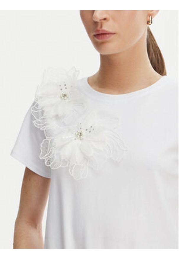 Rinascimento T-Shirt CFC0128080003 Biały Regular Fit. Kolor: biały. Materiał: bawełna