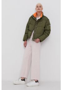 Tommy Jeans kurtka puchowa damska kolor zielony zimowa. Okazja: na co dzień. Kolor: zielony. Materiał: puch. Sezon: zima. Styl: casual