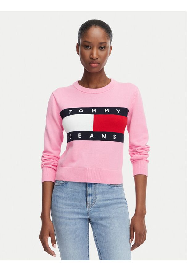 Tommy Jeans Sweter Flag DW0DW22930 Różowy jasny Regular Fit. Kolor: różowy. Materiał: bawełna