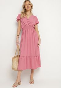 Born2be - Różowa Sukienka o Rozkloszowanym Kroju z Kopertowym Dekoltem i Gumką w Talii Reiliana. Okazja: na imprezę, na co dzień. Typ kołnierza: dekolt kopertowy. Kolor: różowy. Typ sukienki: kopertowe. Styl: casual, elegancki #6