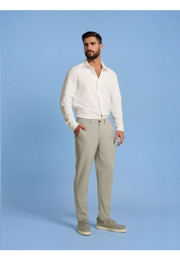 Sinsay - Spodnie chino slim fit w kratę - kremowy. Kolor: kremowy