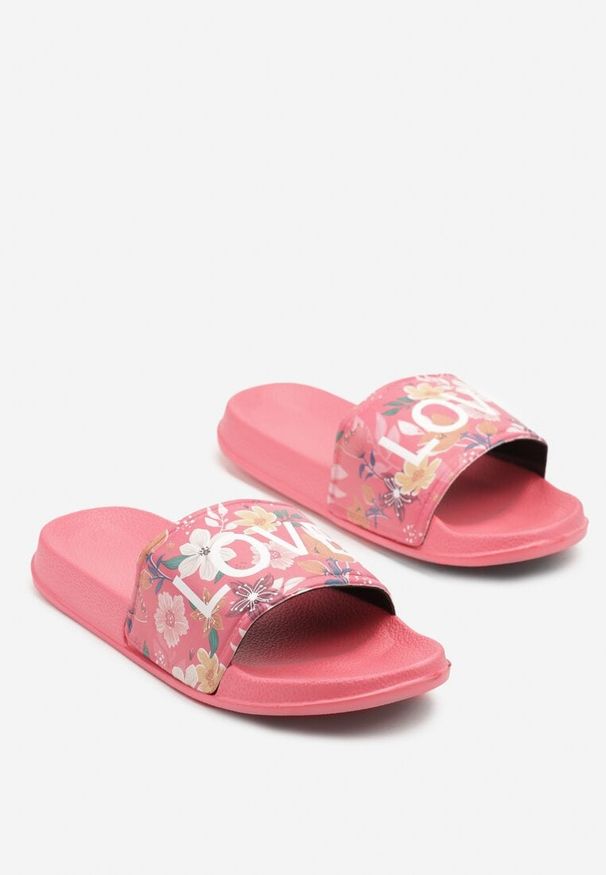 Born2be - Ciemnoróżowe Klapki Piankowe Zdobione Wzorem w Kwiaty Ananiela. Okazja: na co dzień. Kolor: różowy. Materiał: jeans. Wzór: aplikacja, kwiaty. Sezon: lato, wiosna. Styl: casual