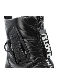 Śniegowce damskie Filippo, ocieplane futerkiem na płaskim obcasie z tworzywa, czarne, DBT4960-25-BK. Okazja: na co dzień, na spacer. Zapięcie: zamek. Kolor: czarny. Wzór: napisy. Materiał: lakier, futro. Sezon: zima. Obcas: na obcasie. Styl: casual. Wysokość obcasa: niski #6