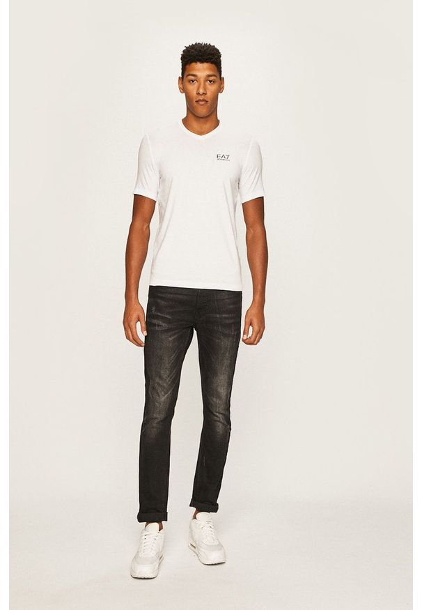EA7 Emporio Armani - T-shirt. Okazja: na co dzień. Kolor: biały. Materiał: dzianina. Styl: casual