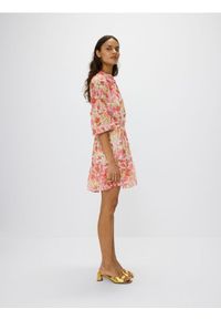 Reserved - Sukienka mini w kwiaty - pastelowy róż. Kolor: różowy. Materiał: tkanina. Wzór: kwiaty. Długość: mini