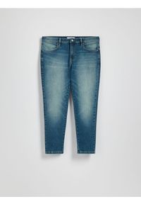 Reserved - Jeansy carrot slim z efektem sprania - indigo jeans