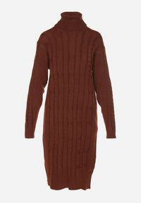 Born2be - Brązowa Pudełkowa Sukienka Sweterkowa z Bawełną Wełną i Golfem Ozdobiona Splotem Teraline. Okazja: na co dzień. Typ kołnierza: golf. Kolor: brązowy. Materiał: wełna, bawełna. Wzór: aplikacja, ze splotem. Styl: klasyczny, casual #6