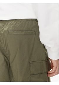 Calvin Klein Jeans Szorty materiałowe J30J325138 Zielony Regular Fit. Kolor: zielony. Materiał: bawełna