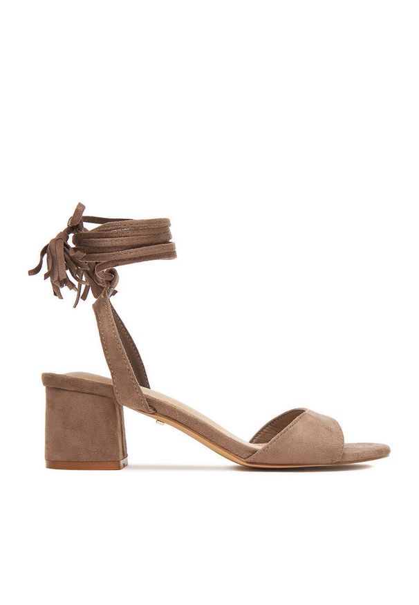 Sandały DeeZee. Kolor: brązowy