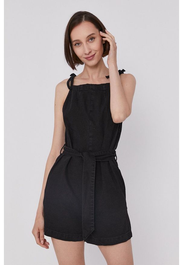 Pepe Jeans - Kombinezon. Okazja: na co dzień. Kolor: czarny. Materiał: materiał. Długość rękawa: na ramiączkach. Wzór: gładki. Styl: casual