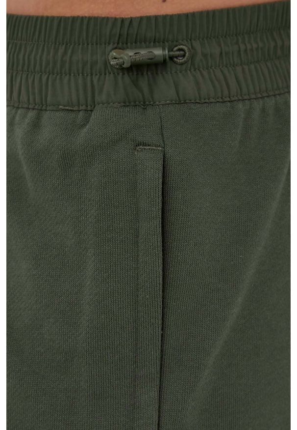 adidas Originals szorty męskie kolor zielony. Okazja: na co dzień. Kolor: zielony. Materiał: materiał, bawełna, dzianina. Wzór: nadruk. Styl: casual