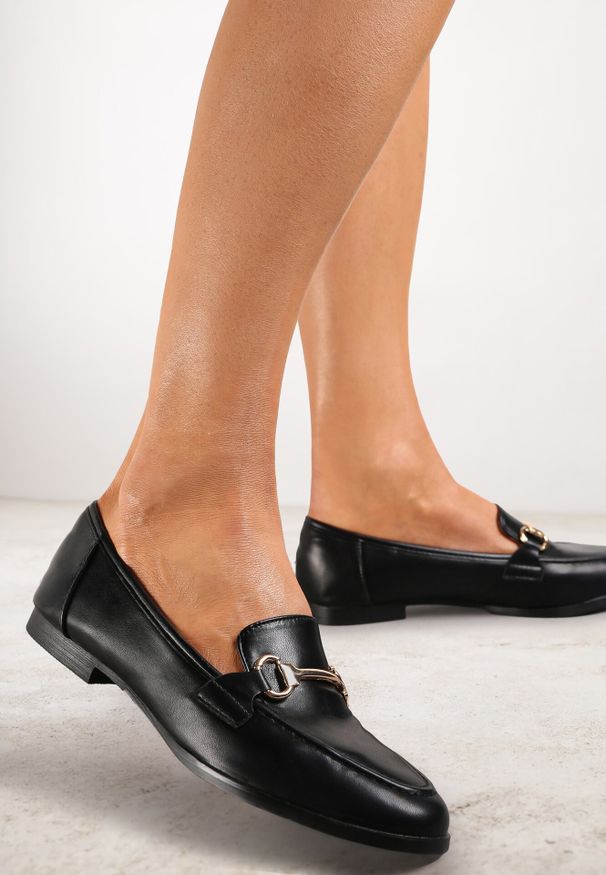 Born2be - Czarne Mokasyny Cortez. Nosek buta: okrągły. Zapięcie: bez zapięcia. Kolor: czarny. Szerokość cholewki: normalna. Wzór: aplikacja. Wysokość cholewki: przed kostkę. Obcas: na obcasie. Styl: elegancki, klasyczny. Wysokość obcasa: niski