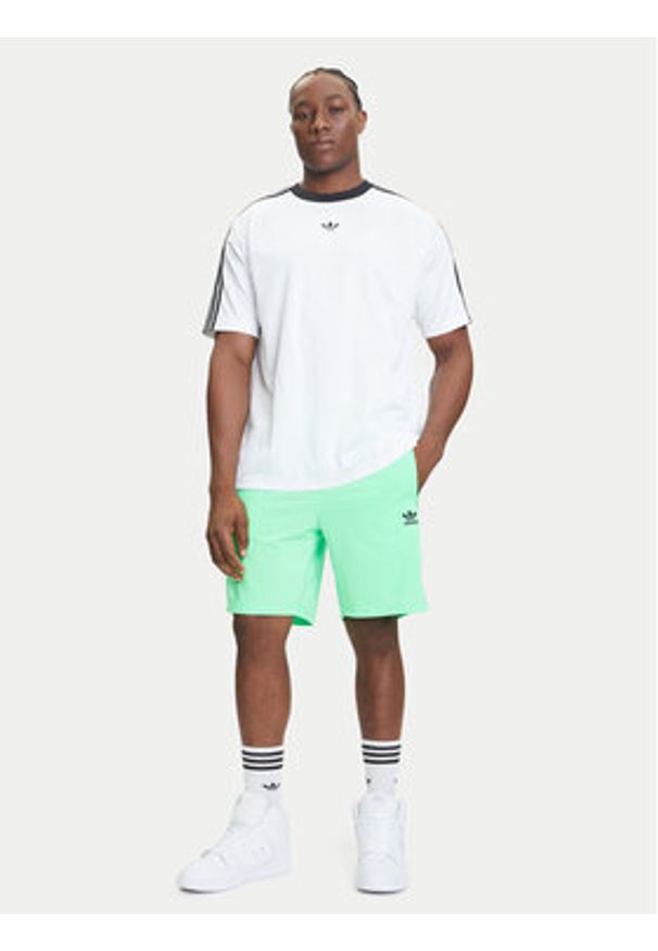 Adidas - adidas T-Shirt adicolor Jacquard JW5877 Biały Loose Fit. Kolor: biały. Materiał: syntetyk