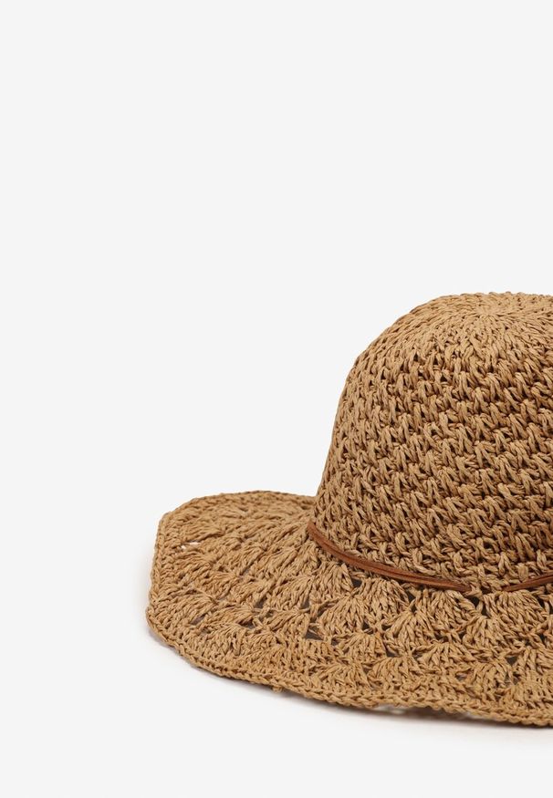 Renee - Ciemnobeżowy Szeroki Casualowy Kapelusz z Plecionki Ozdobiony Sznurkiem Nohsi. Kolor: beżowy. Materiał: jedwab. Wzór: aplikacja. Sezon: lato. Styl: casual