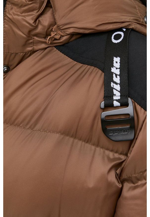 Pinko Kurtka damska kolor brązowy zimowa. Okazja: na co dzień. Kolor: brązowy. Materiał: materiał. Wzór: gładki. Sezon: zima. Styl: casual