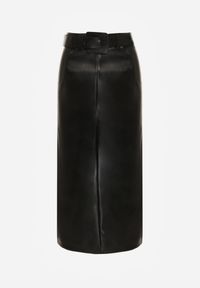 Born2be - Czarna Spódnica Ołówkowa z Imitacji Skóry z Paskiem z Dużą Klamrą Rewedia. Okazja: na co dzień, do pracy, na spotkanie biznesowe. Kolor: czarny. Materiał: skóra. Styl: biznesowy, klasyczny, casual #2