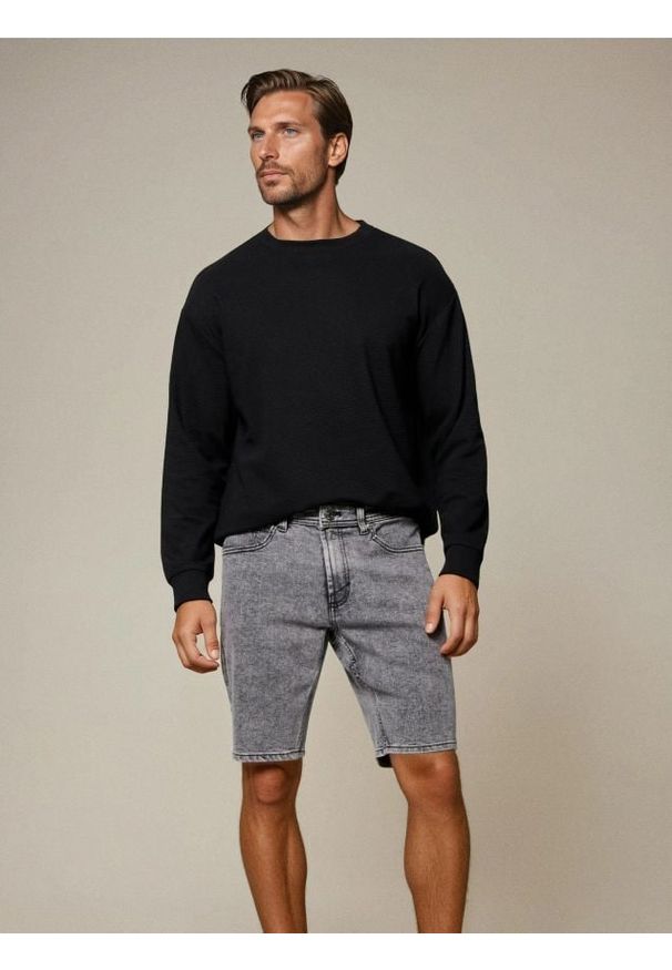 Sinsay - Jeansowe szorty slim fit z kieszeniami - szary. Kolor: szary. Materiał: jeans