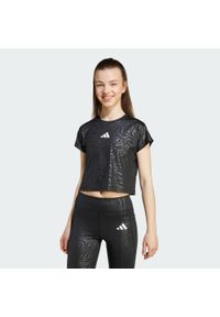 Adidas - Koszulka All Sports Animal Print Crop. Kolor: czarny, wielokolorowy, biały. Wzór: nadruk. Sport: joga i pilates #1