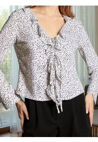 Sinsay - Wiskozowa bluzka koszulowa z falbanami - wielobarwny. Materiał: wiskoza #1