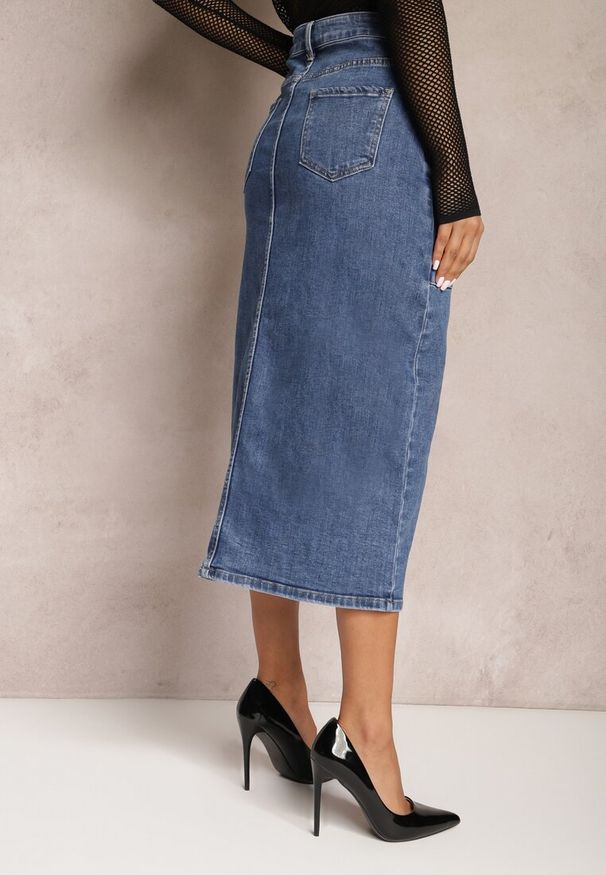 Renee - Niebieska Jeansowa Spódnica Midi Zapinana na Guziki Mimmera. Kolor: niebieski. Materiał: jeans