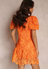 Renee - Pomarańczowa Sukienka z Koronkowym Haftem Paisley i Bufiastymi Rękawami Briena. Kolor: pomarańczowy. Materiał: koronka. Wzór: paisley, haft #4