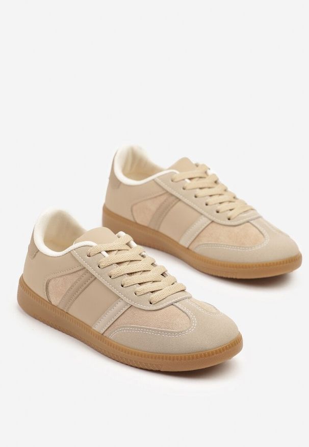 Born2be - Ciemnobeżowe Sneakersy w Typie Tenisówek z Paskami na Boku Cholewki Wonevia. Okazja: na co dzień. Zapięcie: pasek. Kolor: beżowy. Szerokość cholewki: normalna