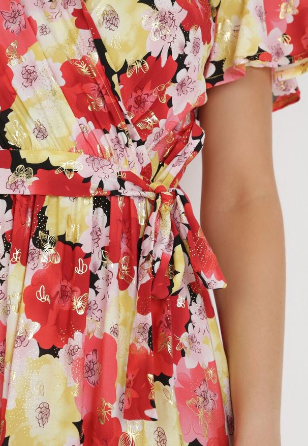 Born2be - Żółto-Czerwona Rozkloszowana Sukienka z Metaliczną Nitką i Wiązanym Paskiem Noldan. Kolor: czerwony. Materiał: tkanina, materiał, wiskoza. Wzór: kwiaty