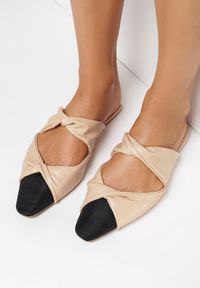 Born2be - Beżowe Klapki Iphione. Kolor: beżowy. Materiał: materiał. Sezon: lato. Obcas: na obcasie. Wysokość obcasa: niski #1