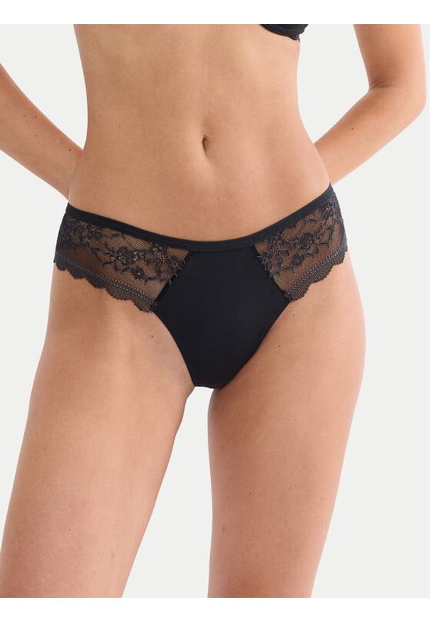 Triumph Stringi Comfort Allure 10226379 Czarny. Kolor: czarny. Materiał: syntetyk