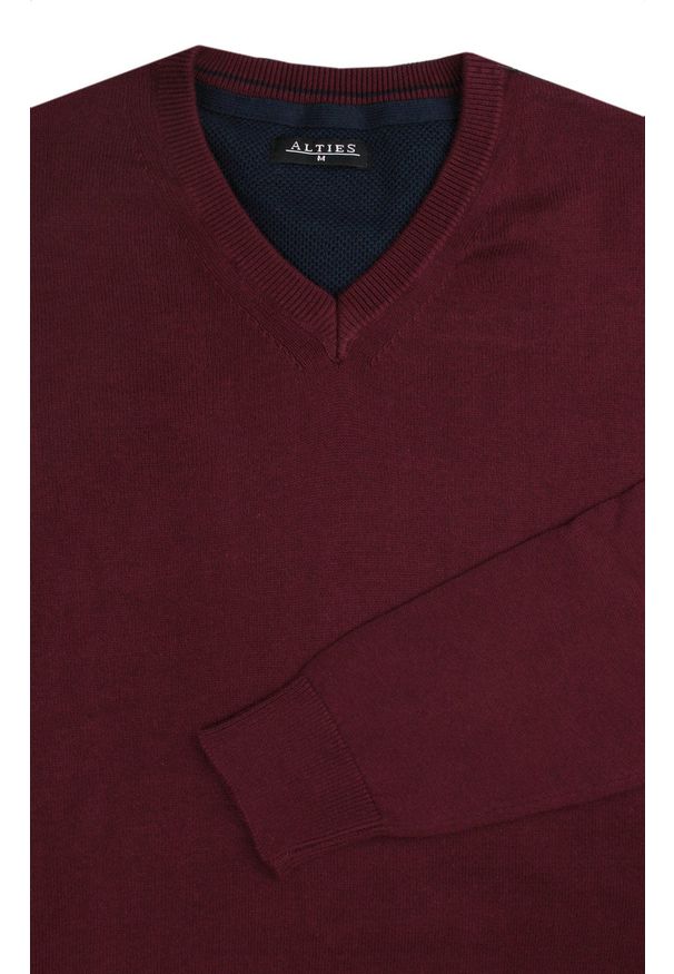 Męski Sweter z Dekoltem w Serek (V-Neck) - Alties - Bordowy. Okazja: na co dzień, na spotkanie biznesowe. Typ kołnierza: dekolt w serek. Kolor: czerwony. Materiał: bawełna. Styl: biznesowy, elegancki, casual