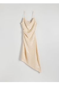 Reserved - Asymetryczna sukienka maxi z cekinami - złamana biel. Typ sukienki: asymetryczne. Długość: maxi