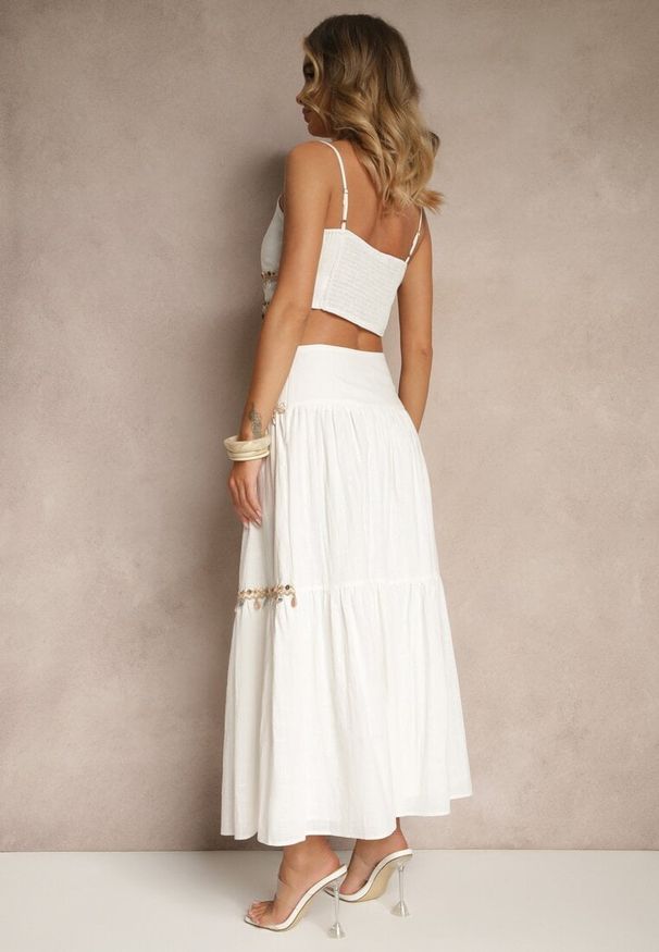 Renee - Biały Komplet z Bawełny Top i Spódnica z Koralikami Cekinami i Muszelkami Sarilisse. Kolor: biały. Materiał: bawełna