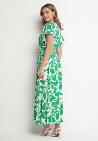 Born2be - Zielona Sukienka z Wiskozy z Kopertowym Dekoltem w Abstrakcyjny Wzór Taslevi. Okazja: na co dzień. Typ kołnierza: dekolt kopertowy. Kolor: zielony. Materiał: wiskoza. Typ sukienki: kopertowe. Styl: casual, elegancki, klasyczny #4