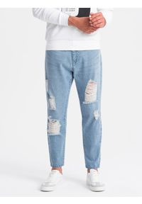 Ombre Clothing - Męskie spodnie jeansowe TAPERED FIT z dziurami – jasnoniebieskie V1 - Rozmiar: L. Kolor: niebieski. Materiał: jeans. Wzór: aplikacja. Styl: retro, elegancki, vintage #5