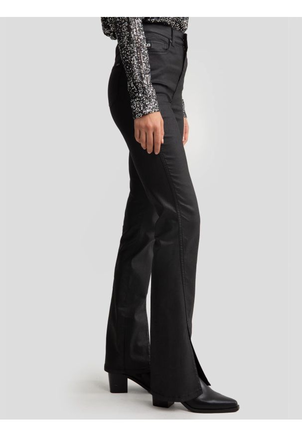 Big-Star - Jeansy damskie bootcut z rozcięciami woskowane czarne Blake 924. Okazja: na co dzień. Kolor: czarny. Styl: casual